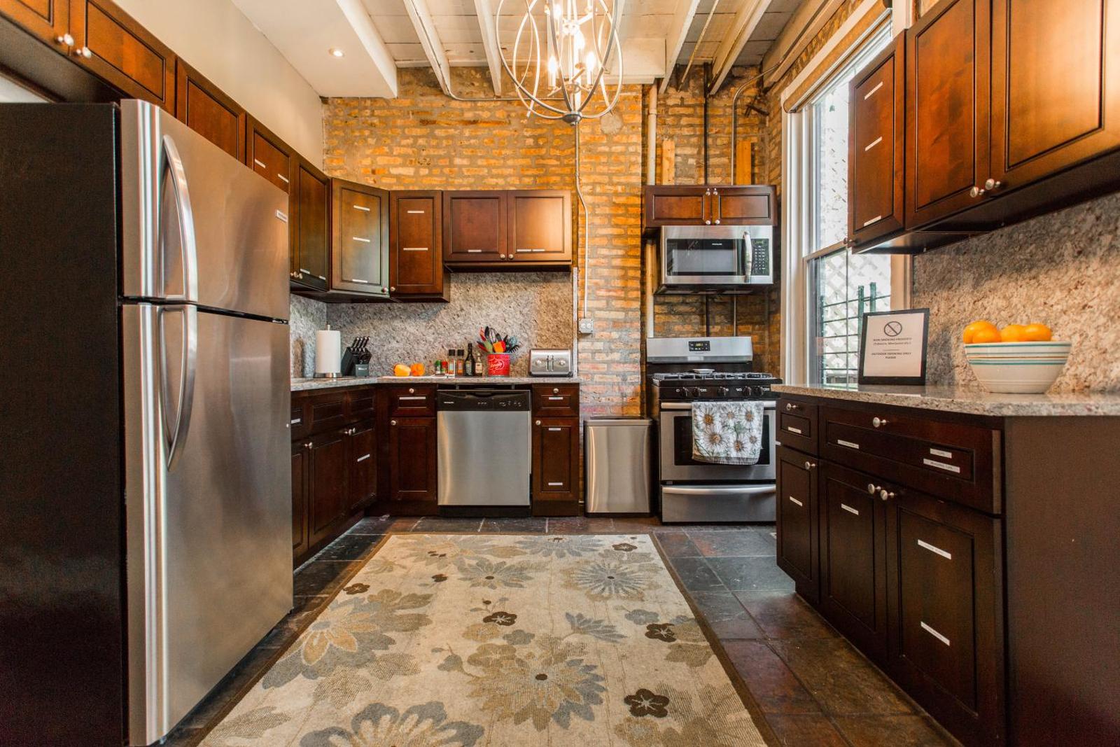 Swank Victorian Near United Center w/ backdeck Main image 1
